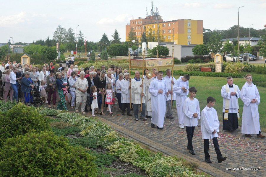 45 Procesja eucharystyczna.jpg